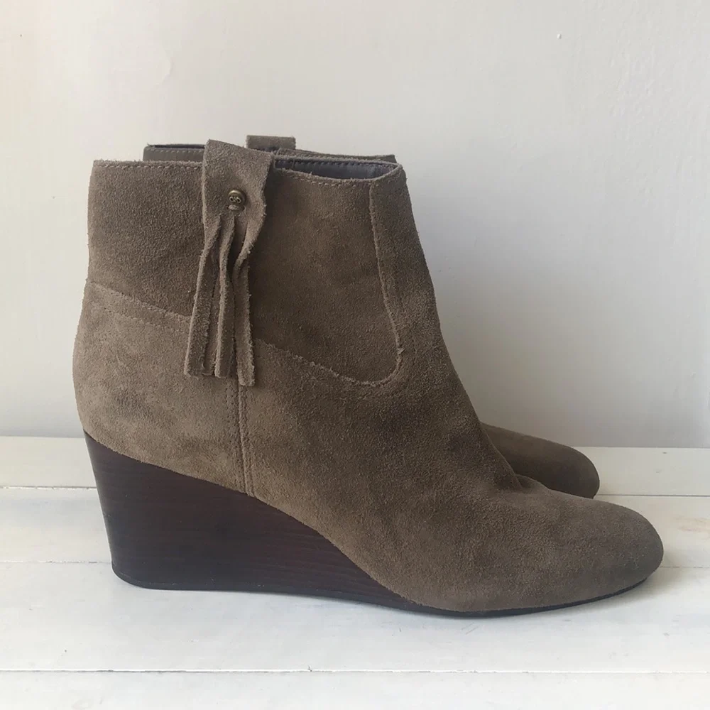 Cole Haan Elsie Tan Suede Tassle Wedge Ankle Boots Size 8